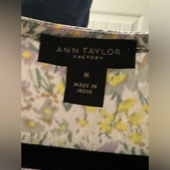 Ann Taylor Floral button blouse - Picture 4 of 4